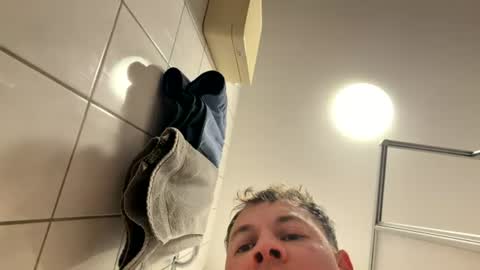 armyskater32 online show from July 28, 9:03 pm