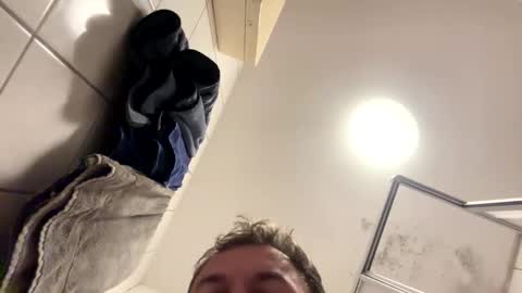 Snapshot of armyskater32 chatting on October 17, 8:35 pm armyskater32 online show from October 17, 8:35 pm