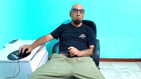 arnelux72 online show from November 13, 6:38 am