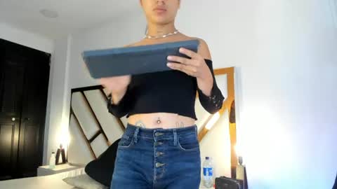 Aron cruz  online show from June 15, 1:03 pm