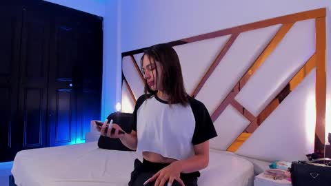 Aron cruz  online show from April 25, 1:35 pm
