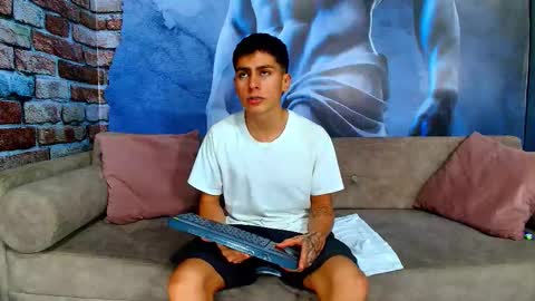 aron_pulse online show from March 7, 7:36 pm