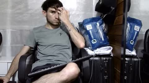 Aron G Franco online show from October 29, 9:04 pm