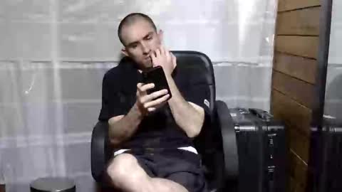 Aron G Franco online show from January 16, 6:17 pm