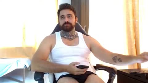 aronmiller online show from November 24, 5:00 pm