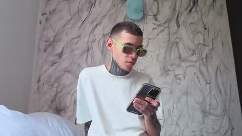   online show from November 30, 1:40 pm