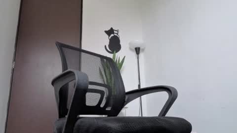   online show from August 1, 2:18 pm