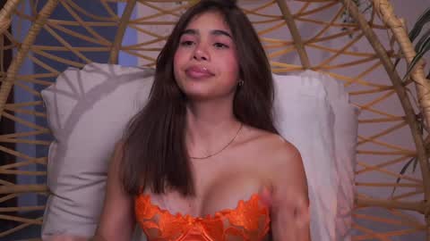 Snapshot of artemia_ chatting on February 3, 10:43 pm Amanda online show from February 3, 10:43 pm