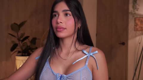 Snapshot of artemia_ chatting on October 1, 2:10 am Amanda online show from October 1, 2:10 am