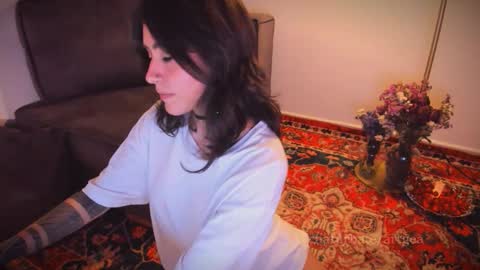 Linda  independent model artgeea online show from November 20, 11:13 pm