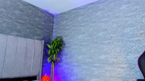 arthurcox_ online show from October 31, 8:42 pm