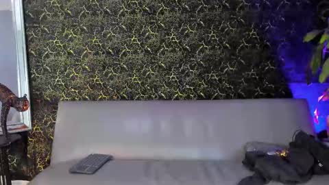 arthurcox_ online show from October 20, 6:35 pm