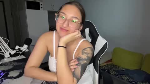 Mia  online show from February 20, 3:25 pm