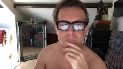 artisterotic online show from June 23, 8:33 am