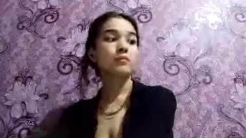 Amina online show from December 4, 6:18 pm