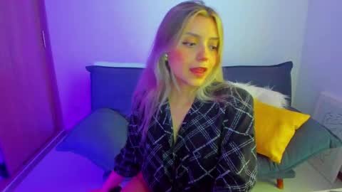 Snapshot of ary_cam230 chatting on October 8, 8:59 pm Zahaara online show from October 8, 8:59 pm