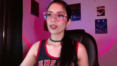   Independent Model online show from April 24, 10:45 pm
