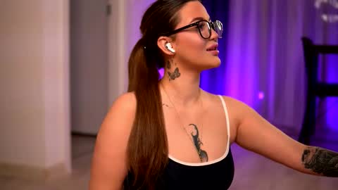 Lunaa  online show from November 26, 8:38 pm