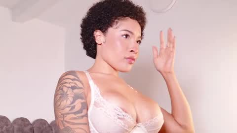 aryascollins online show from April 28, 2:27 am