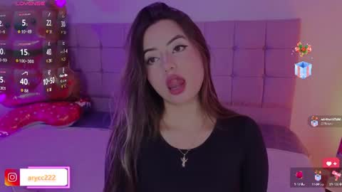 arycooper_ online show from July 25, 12:03 pm