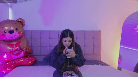 arycooper_ online show from August 4, 11:50 am