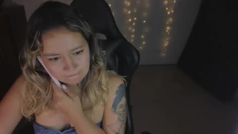 Snapshot of ash_smith1 chatting on March 6, 11:53 pm ash_smith1 online show from March 6, 11:53 pm