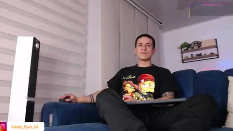 Ashley And Ryan  online show from June 18, 1:33 am