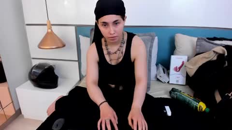 Ashkoreh online show from May 2, 8:14 pm