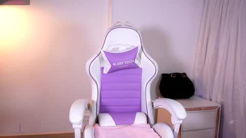 Nay online show from March 23, 8:25 pm