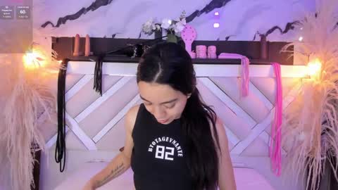 ashley_7777 online show from April 24, 1:35 pm