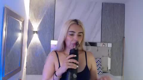 ashley__tylor online show from June 17, 7:08 pm