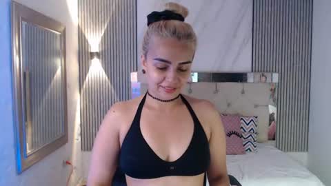 ashley__tylor online show from June 12, 7:02 pm