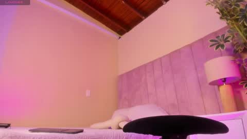 ashley_beaomunt online show from April 25, 11:12 am