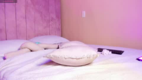 ashley_beaomunt online show from April 25, 1:41 pm