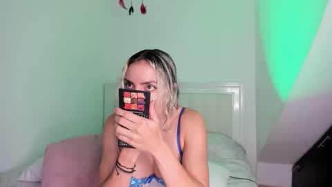 Snapshot of ashley_blair chatting on October 20, 8:14 pm ashley_blair online show from October 20, 8:14 pm