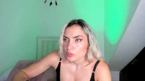 Snapshot of ashley_blair chatting on October 21, 8:56 pm ashley_blair online show from October 21, 8:56 pm