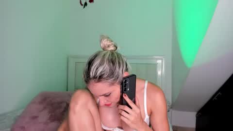 Snapshot of ashley_blair chatting on September 15, 11:06 pm ashley_blair online show from September 15, 11:06 pm
