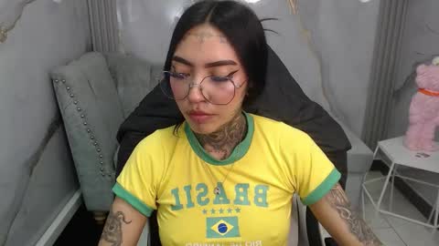 ashley_blum_v online show from November 29, 8:27 pm