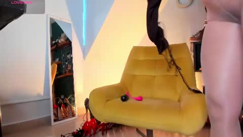 ashley_leon_ online show from June 17, 12:43 pm