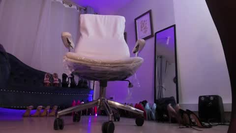 ashley_leon_ online show from February 14, 5:03 pm