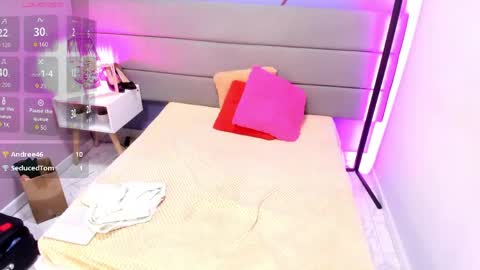 ashleyrobert_ online show from May 1, 11:10 pm