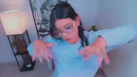 Ashleyy18   online show from July 2, 9:31 pm