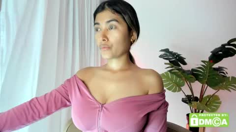 ashllovee online show from April 24, 1:07 am