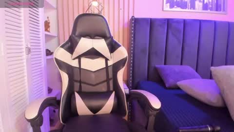 ashlye_miller_ online show from July 2, 8:03 pm