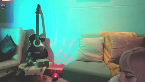 Snapshot of ashlynnlowe_ chatting on September 29, 9:14 pm Ash online show from September 29, 9:14 pm
