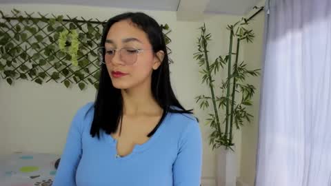 Snapshot of asiam_brunet chatting on September 23, 2:44 pm Camila online show from September 23, 2:44 pm