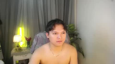 asian_handsomexx online show from November 26, 8:11 am