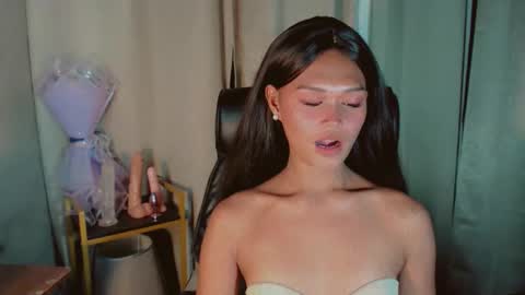 Kianna online show from April 29, 1:49 pm
