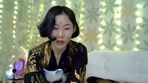 Snapshot of asianshiny chatting on October 16, 1:00 pm Alice online show from October 16, 1:00 pm
