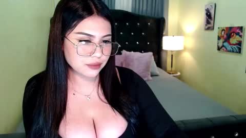 Snapshot of asias_hotkiara chatting on October 3, 10:23 am KIARA online show from October 3, 10:23 am